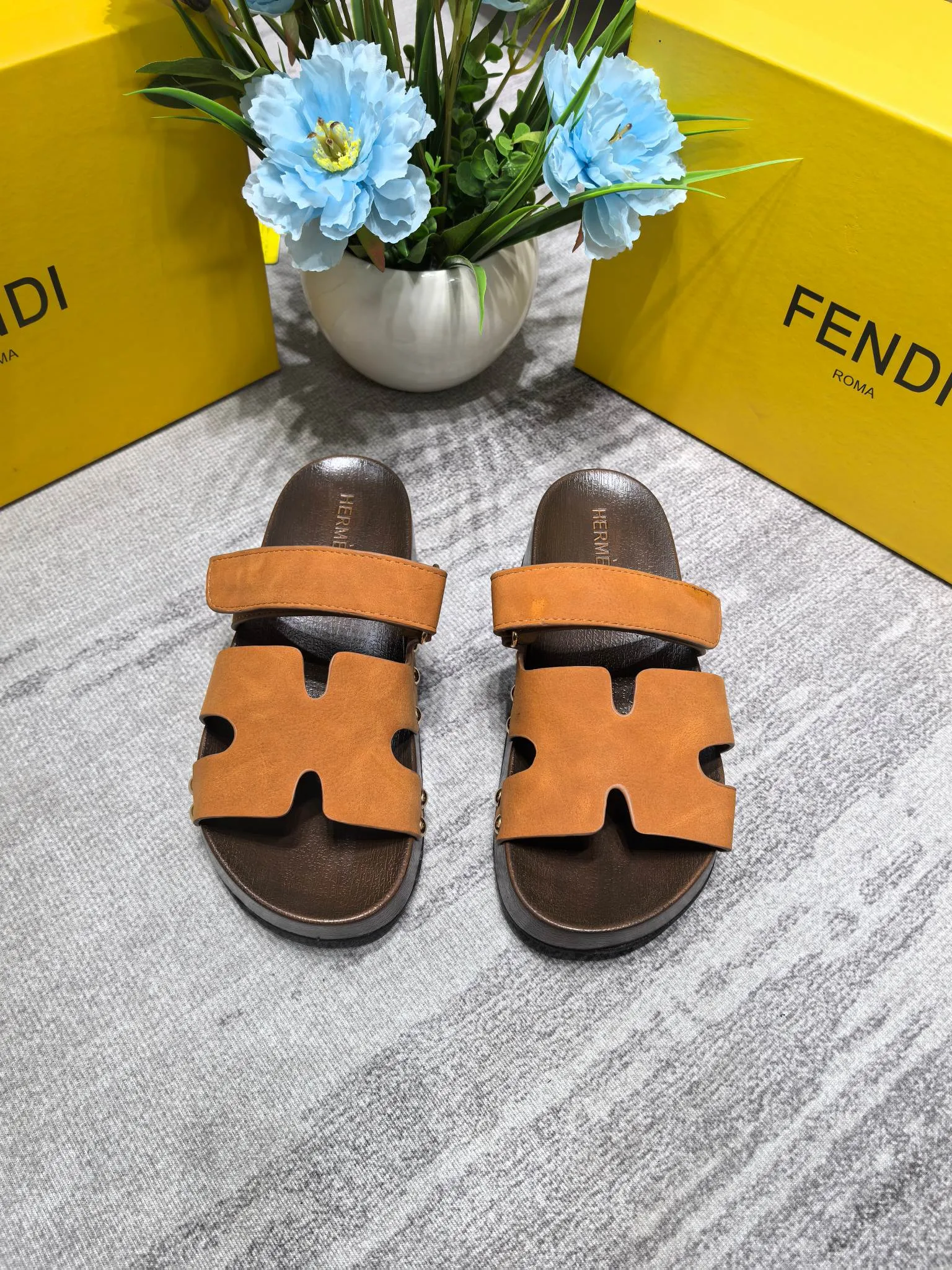 👟👟Ex-factory price 480👟👟Hermes second uncle clog slippers, original development + British retro design, classic and durable! The ultimate 1:1 body shape, imported high-end fabrics showing exquisite texture! Customized A-grade wood sole with mold opening and luxurious packaging! - Unique quality, 35-40 41 42 customized, non-refundable and non-exchangeable